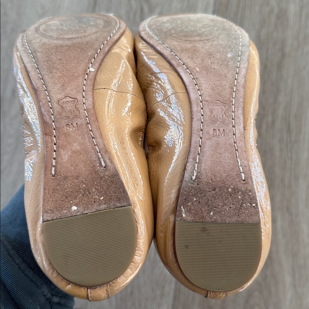Tory Burch Caroline patent leather Tan Ballet Flats size 8 - Picture 10 of 11